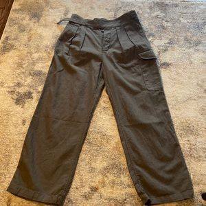 Heritage Explorer Pants from Banana Republic NEVER worn (NWT) Army Green Color